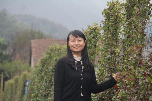 她在一片苗圃地里，重建了家的味道